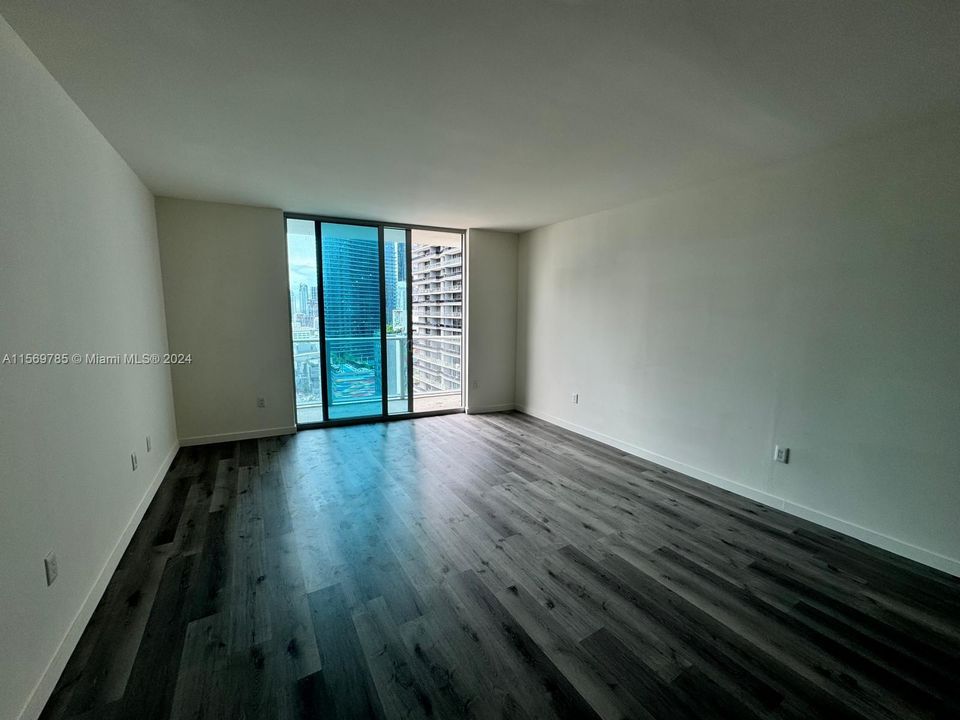 For Rent: $3,300 (1 beds, 1 baths, 808 Square Feet)