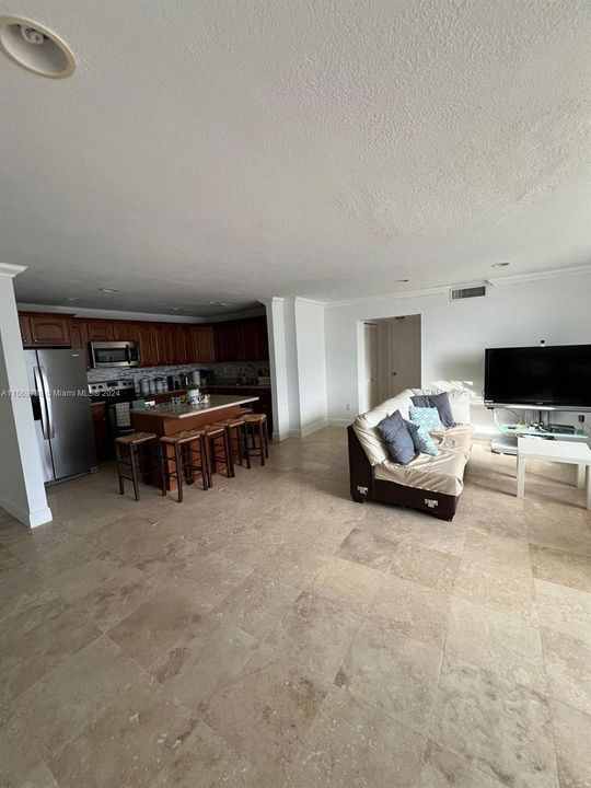 For Rent: $2,750 (1 beds, 1 baths, 980 Square Feet)