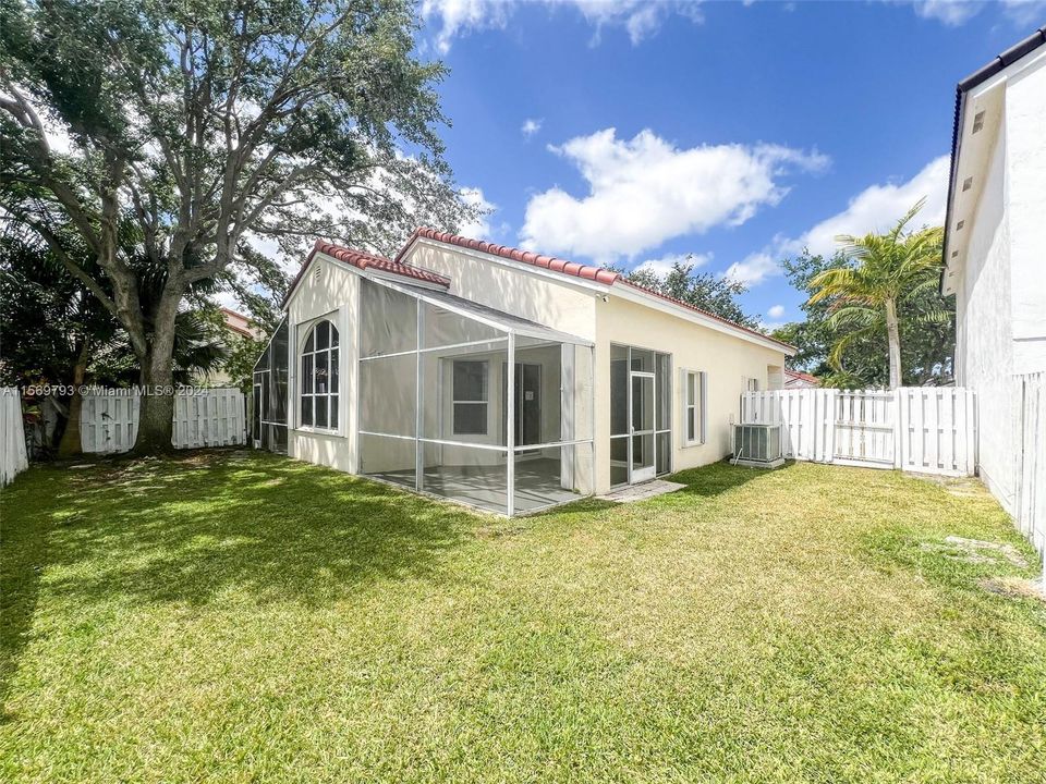 For Sale: $695,900 (4 beds, 2 baths, 1992 Square Feet)