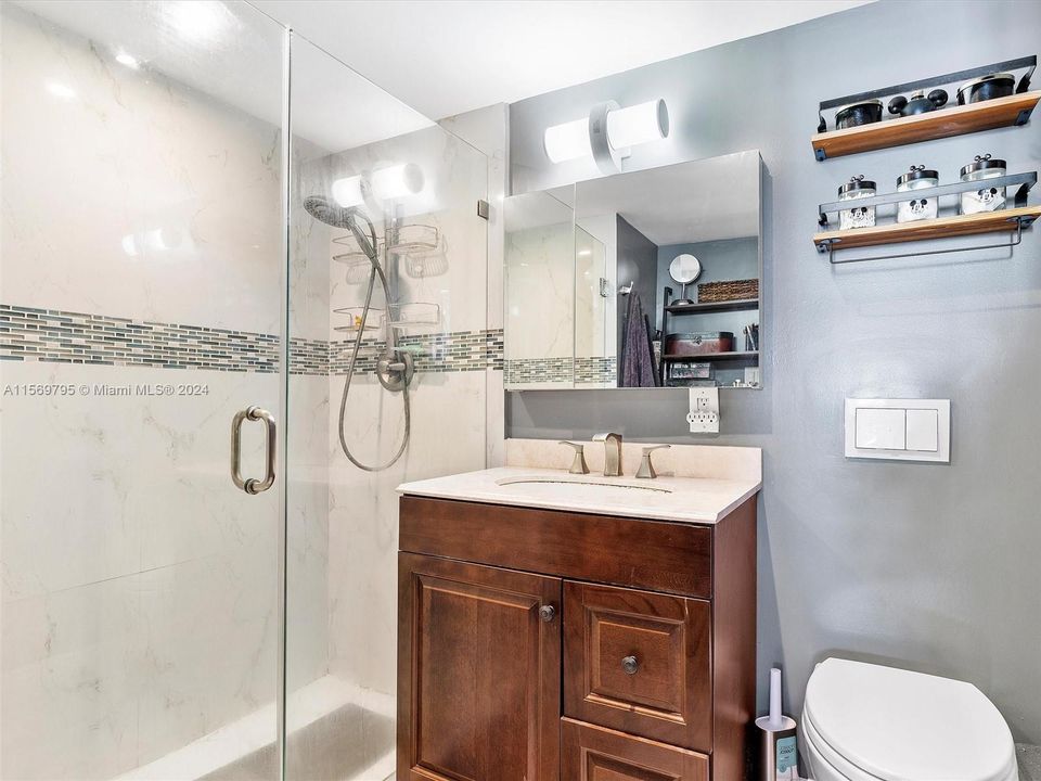 For Sale: $384,995 (2 beds, 2 baths, 1220 Square Feet)