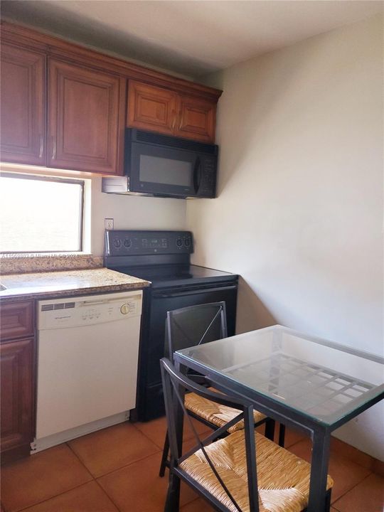 For Rent: $1,850 (1 beds, 1 baths, 767 Square Feet)