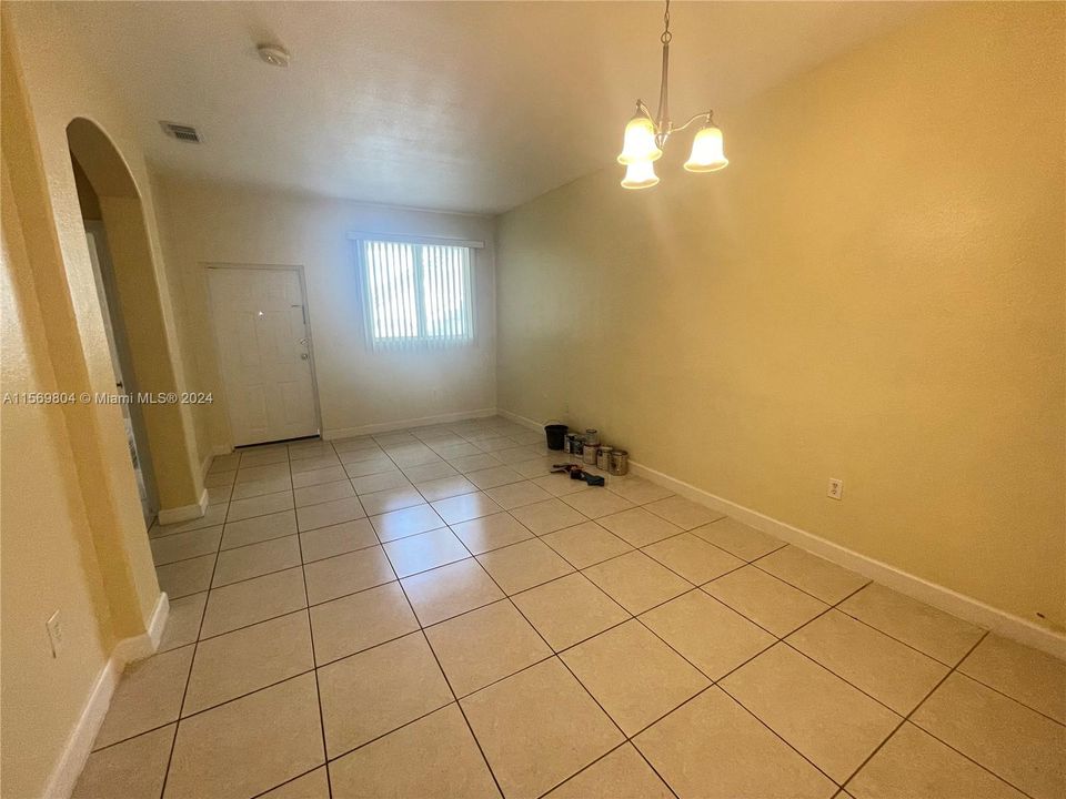 For Rent: $1,800 (3 beds, 2 baths, 1060 Square Feet)