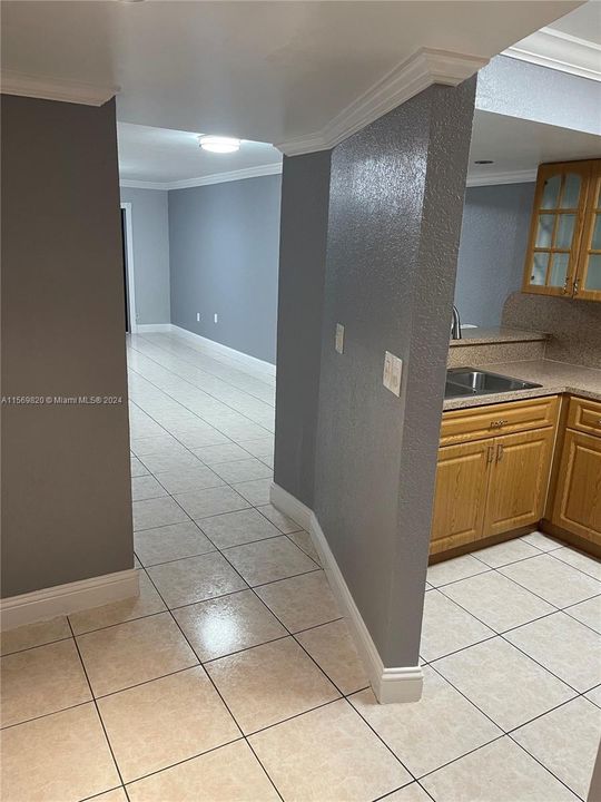 For Sale: $284,000 (2 beds, 1 baths, 1010 Square Feet)