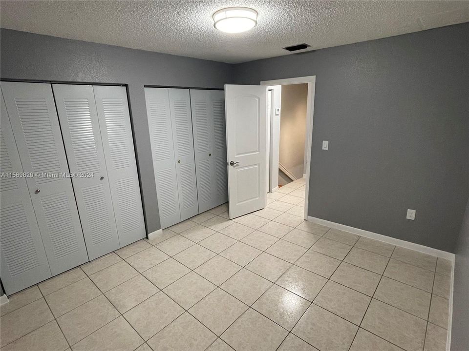 For Sale: $284,000 (2 beds, 1 baths, 1010 Square Feet)