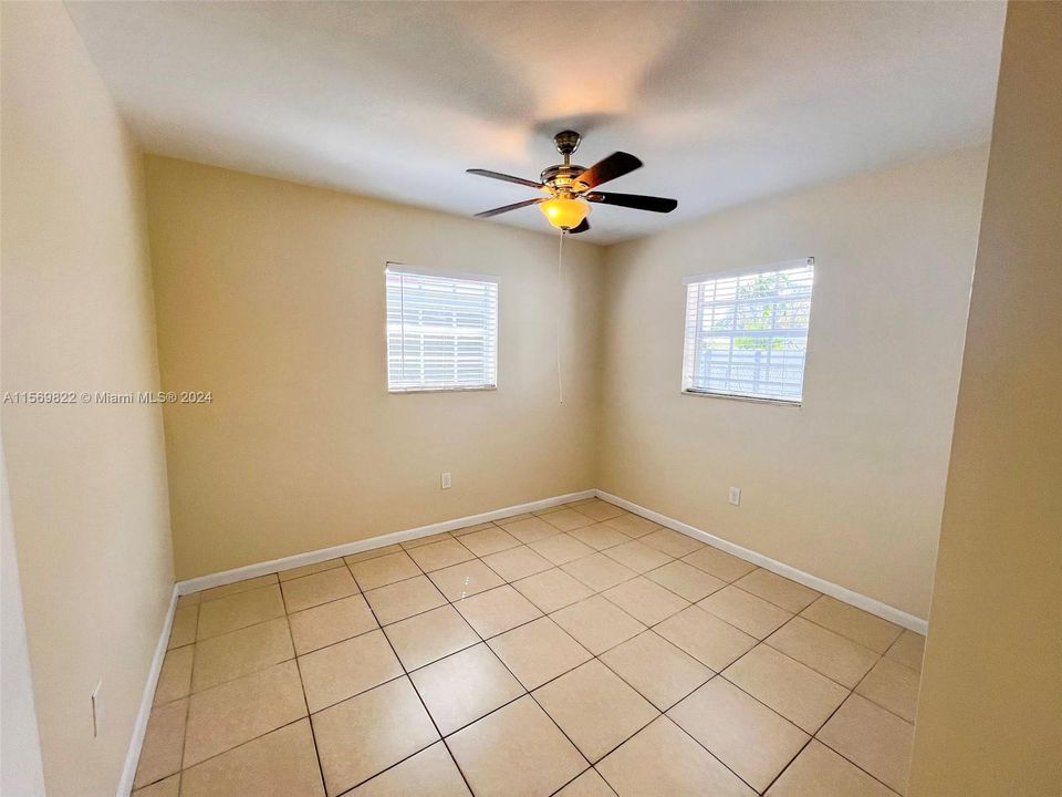 Active With Contract: $345,900 (2 beds, 1 baths, 1094 Square Feet)