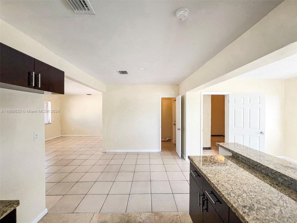 Active With Contract: $345,900 (2 beds, 1 baths, 1094 Square Feet)