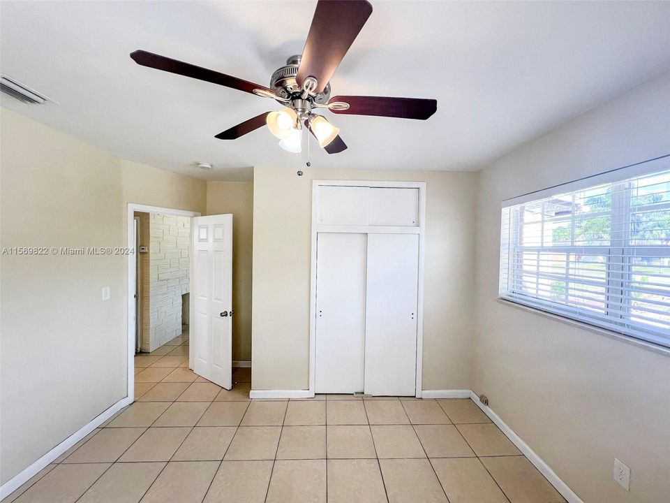 Active With Contract: $345,900 (2 beds, 1 baths, 1094 Square Feet)