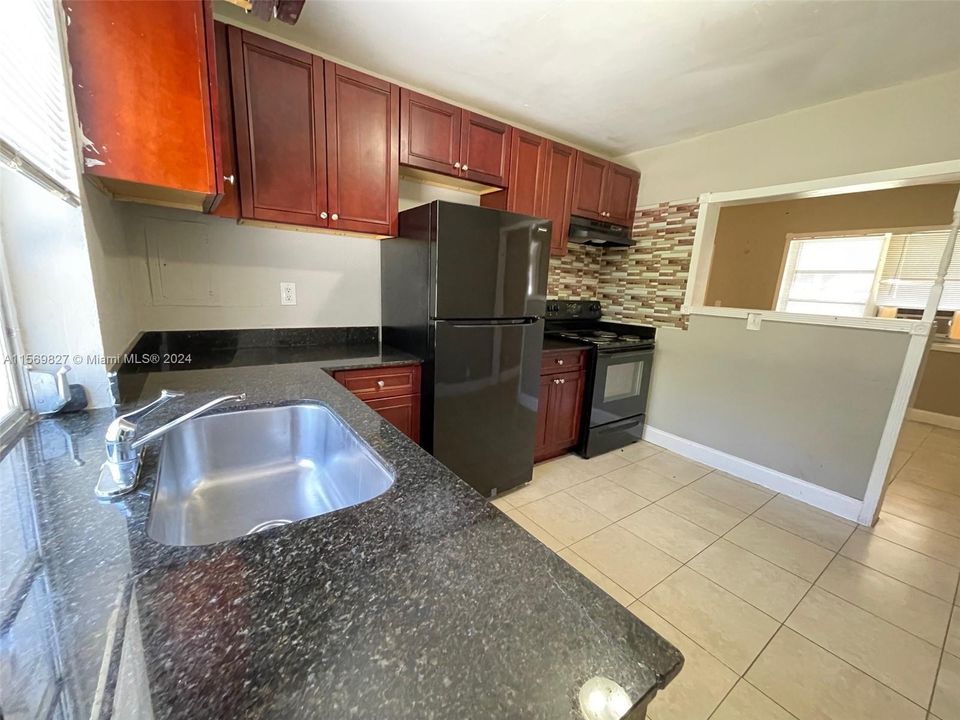 For Sale: $479,900 (4 beds, 2 baths, 1498 Square Feet)