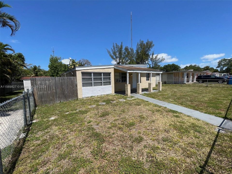 For Sale: $479,900 (4 beds, 2 baths, 1498 Square Feet)