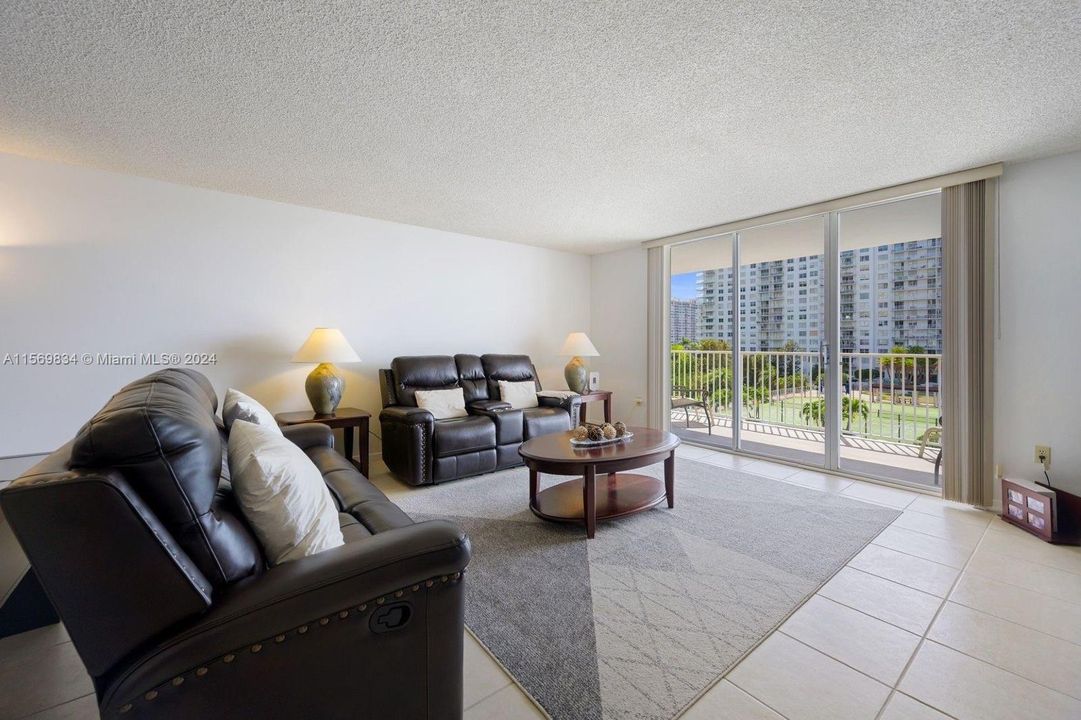 For Sale: $429,000 (2 beds, 2 baths, 1666 Square Feet)