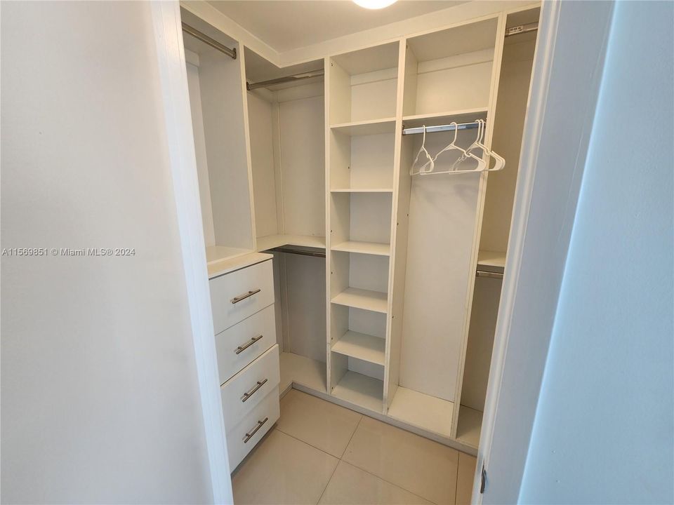 В аренду: $7,500 (2 спален, 2 ванн, 1286 Квадратных фут)