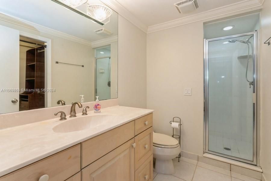 Active With Contract: $234,900 (2 beds, 2 baths, 1023 Square Feet)
