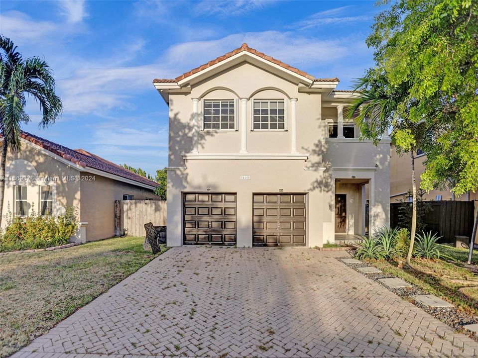For Sale: $879,000 (4 beds, 3 baths, 2018 Square Feet)