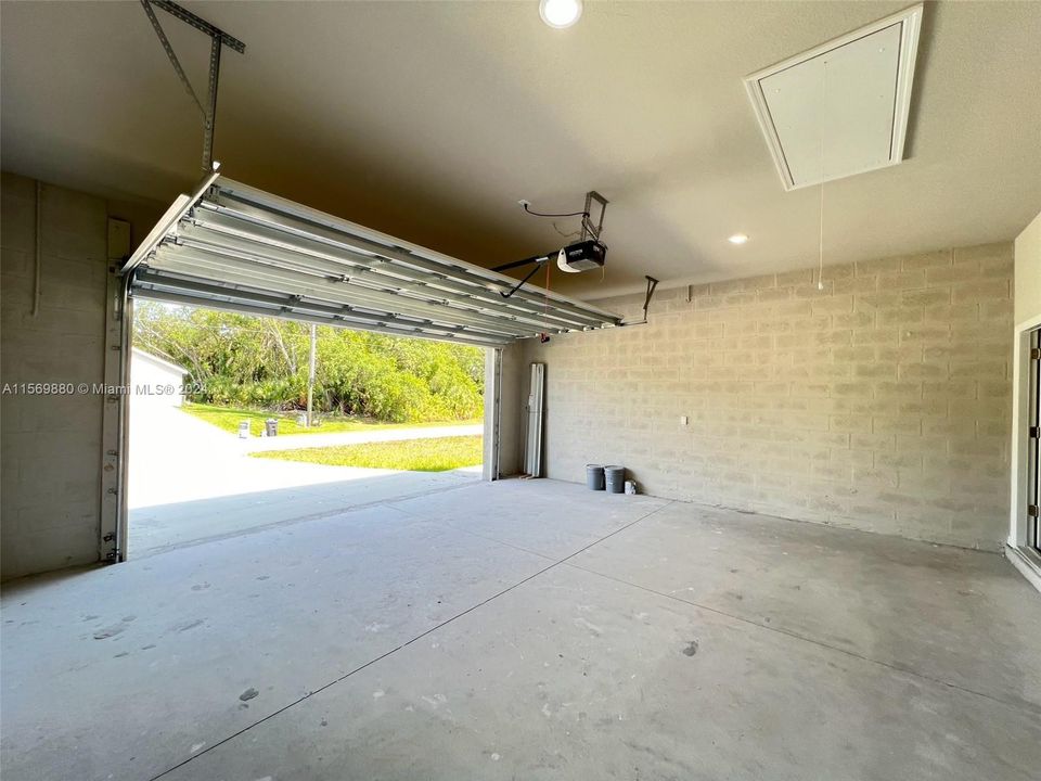 Recently Sold: $315,000 (4 beds, 2 baths, 1439 Square Feet)