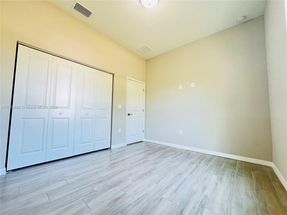 Recently Sold: $315,000 (4 beds, 2 baths, 1439 Square Feet)