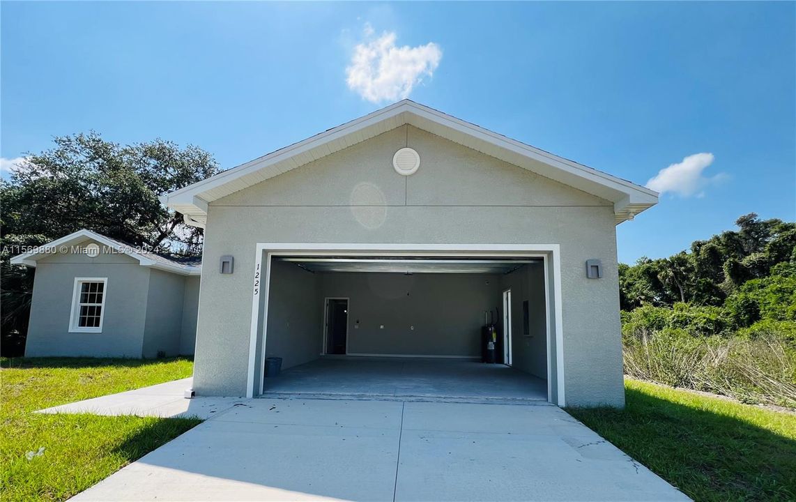 Recently Sold: $315,000 (4 beds, 2 baths, 1439 Square Feet)