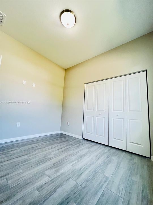 Recently Sold: $315,000 (4 beds, 2 baths, 1439 Square Feet)