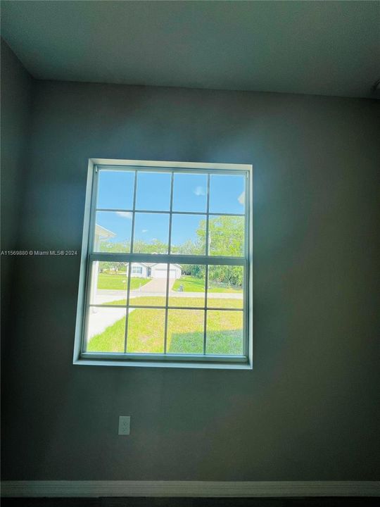 Recently Sold: $315,000 (4 beds, 2 baths, 1439 Square Feet)