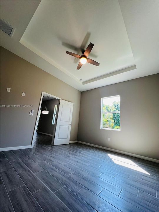 Recently Sold: $315,000 (4 beds, 2 baths, 1439 Square Feet)