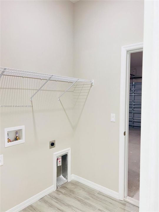 Recently Sold: $315,000 (4 beds, 2 baths, 1439 Square Feet)