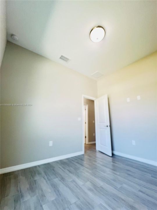 Recently Sold: $315,000 (4 beds, 2 baths, 1439 Square Feet)