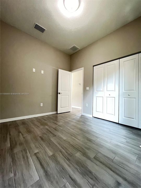 Recently Sold: $315,000 (4 beds, 2 baths, 1439 Square Feet)