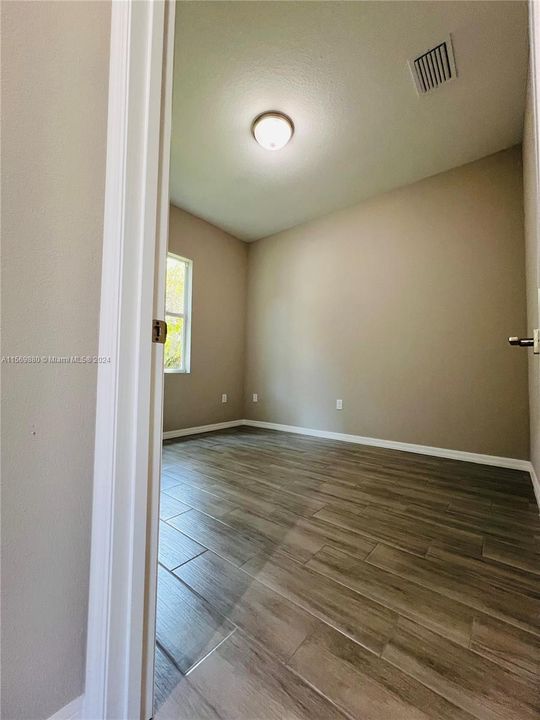 Recently Sold: $315,000 (4 beds, 2 baths, 1439 Square Feet)