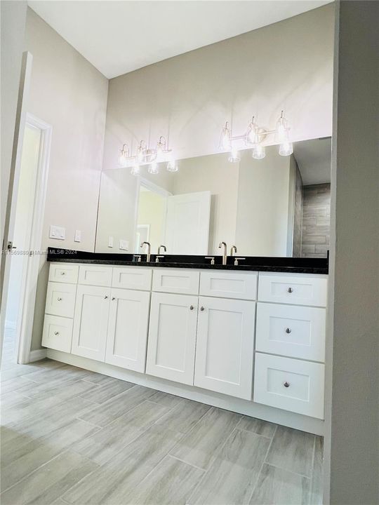 Recently Sold: $315,000 (4 beds, 2 baths, 1439 Square Feet)