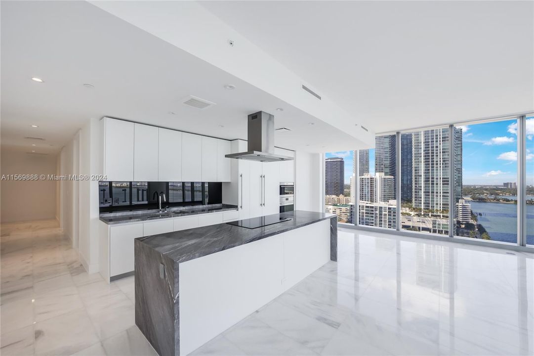 For Sale: $2,995,000 (3 beds, 4 baths, 2586 Square Feet)