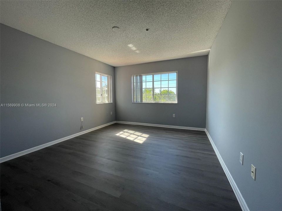 Recently Rented: $2,250 (2 beds, 2 baths, 966 Square Feet)