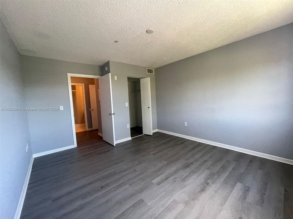 Recently Rented: $2,250 (2 beds, 2 baths, 966 Square Feet)