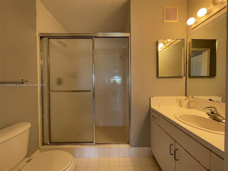 Recently Rented: $2,250 (2 beds, 2 baths, 966 Square Feet)