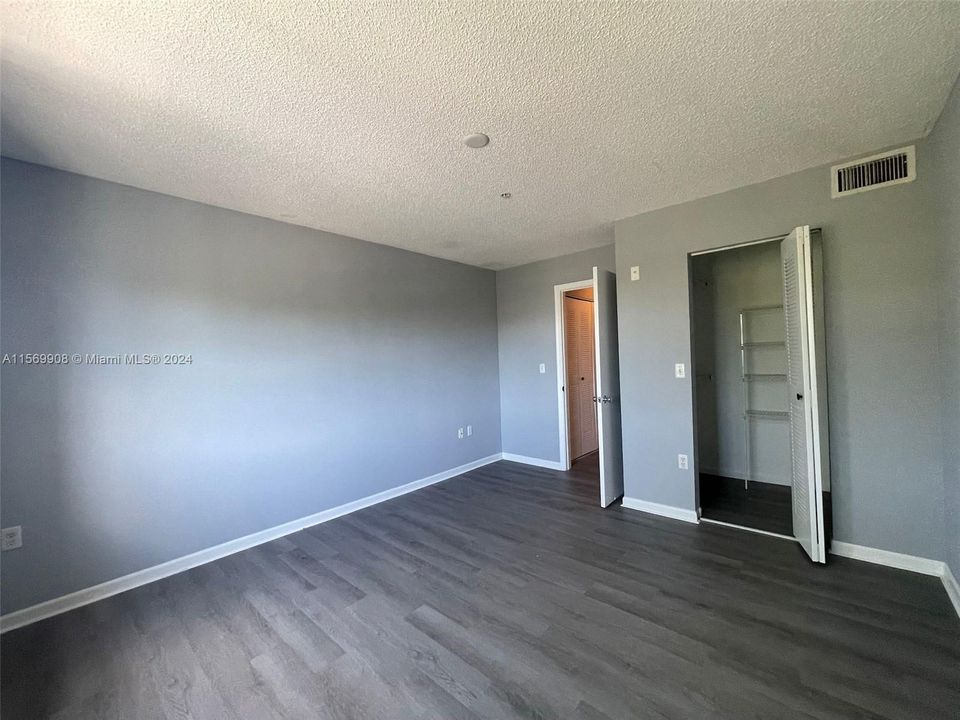 Recently Rented: $2,250 (2 beds, 2 baths, 966 Square Feet)