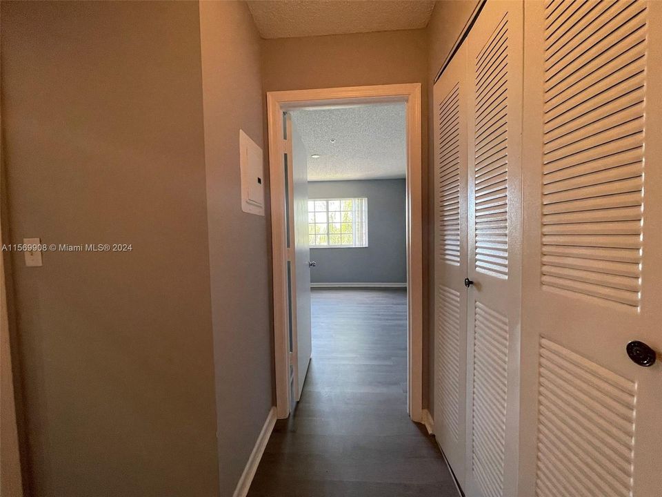 Recently Rented: $2,250 (2 beds, 2 baths, 966 Square Feet)