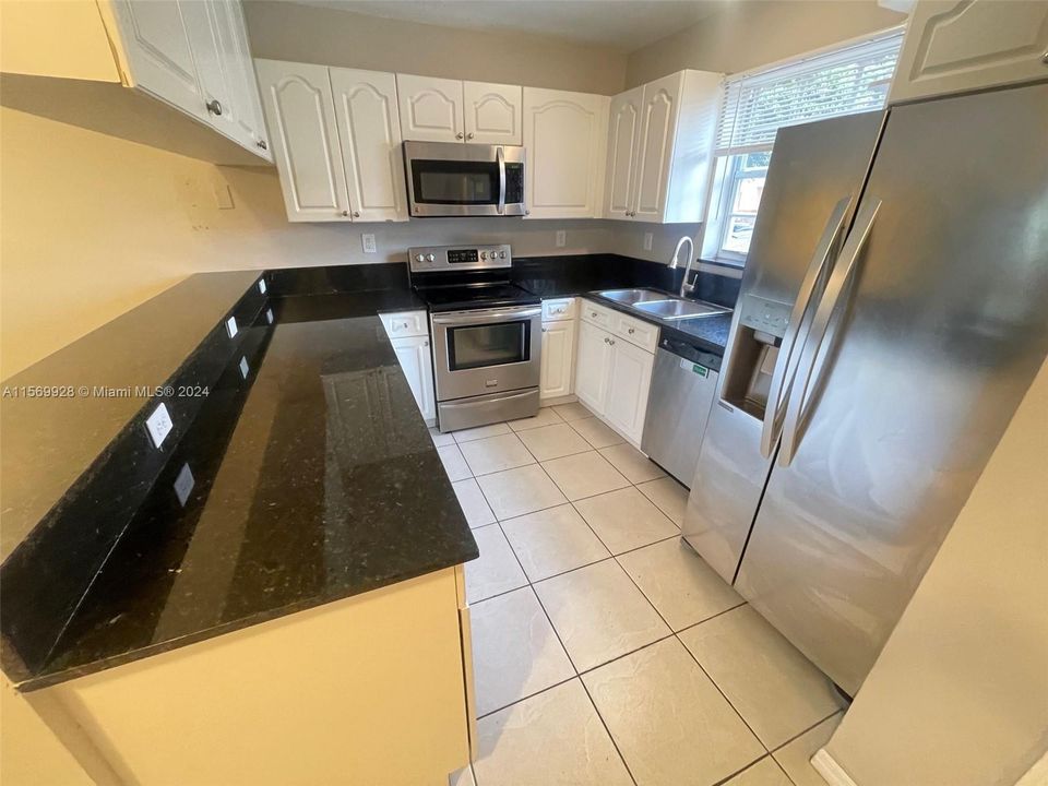 For Sale: $349,900 (3 beds, 2 baths, 1277 Square Feet)