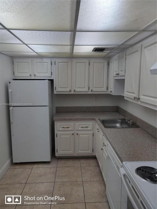 For Sale: $195,000 (1 beds, 1 baths, 673 Square Feet)