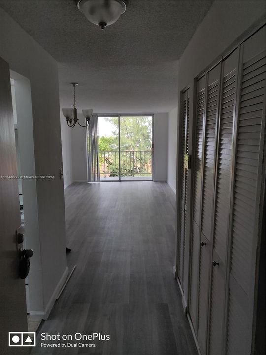 For Sale: $200,000 (1 beds, 1 baths, 673 Square Feet)