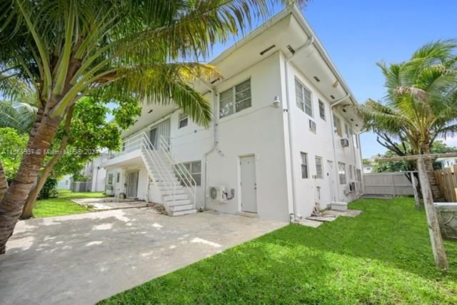 Active With Contract: $1,550 (0 beds, 1 baths, 650 Square Feet)