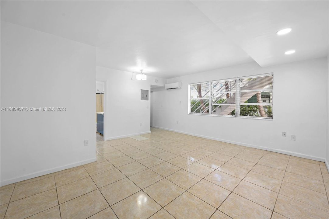 Active With Contract: $1,550 (0 beds, 1 baths, 650 Square Feet)