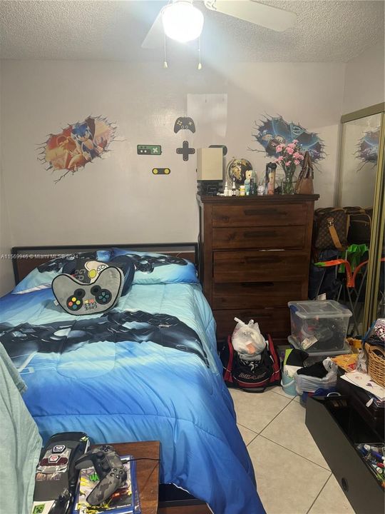 Vendido Recientemente: $560,000 (4 camas, 3 baños, 1670 Pies cuadrados)