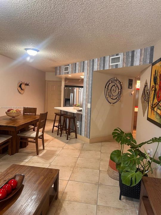 Recently Rented: $1,900 (1 beds, 1 baths, 810 Square Feet)