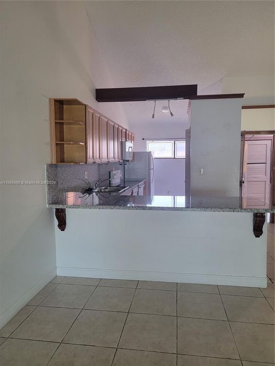 For Sale: $290,500 (2 beds, 2 baths, 1074 Square Feet)