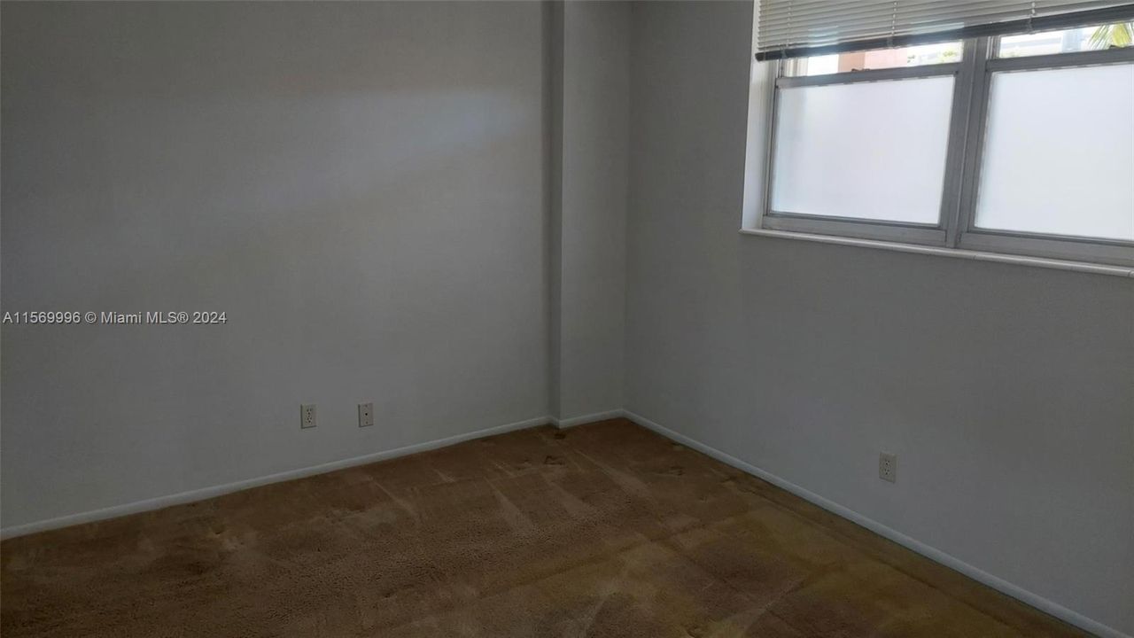 For Sale: $274,900 (1 beds, 1 baths, 704 Square Feet)
