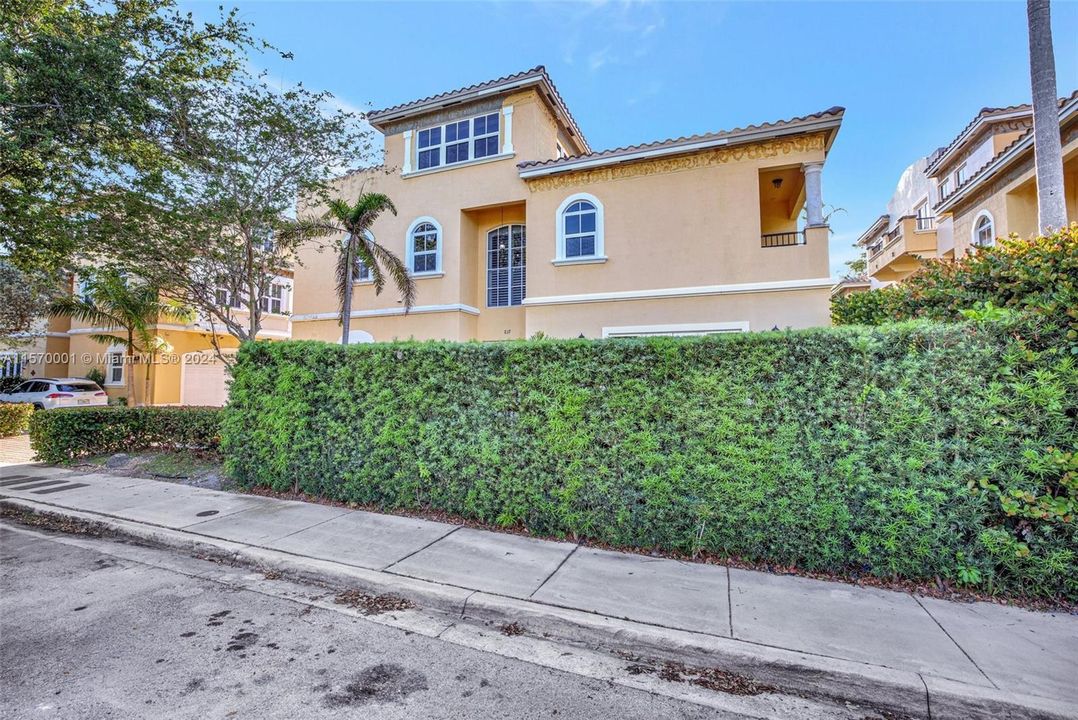 For Sale: $775,000 (4 beds, 3 baths, 2318 Square Feet)