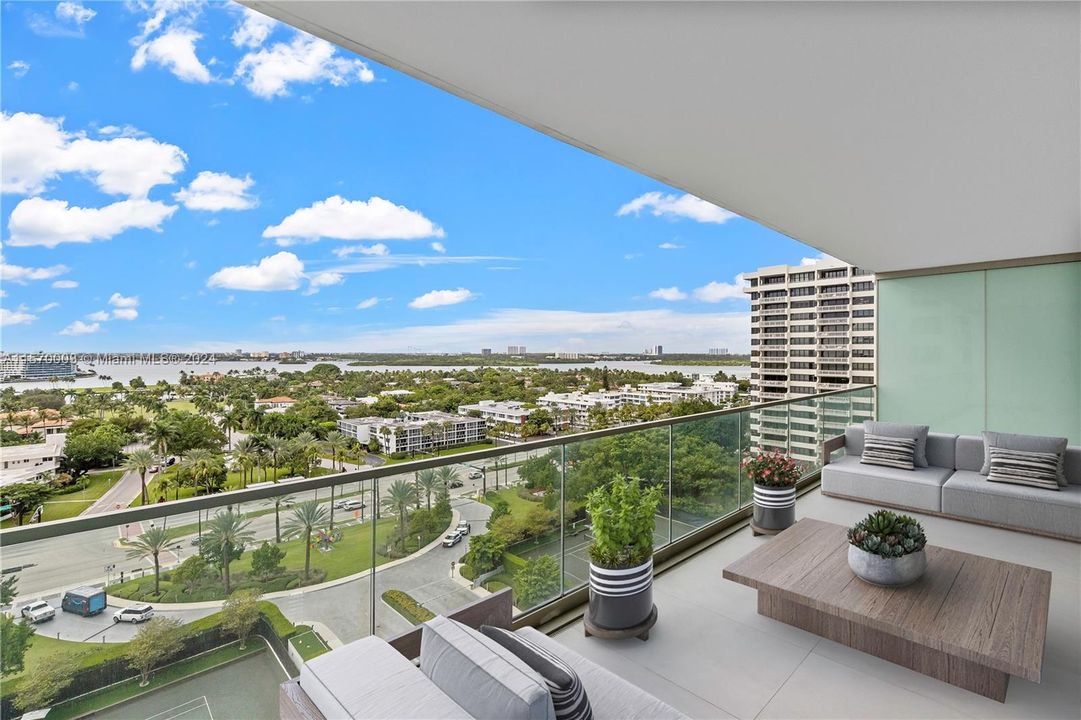 For Sale: $2,299,000 (1 beds, 1 baths, 1267 Square Feet)