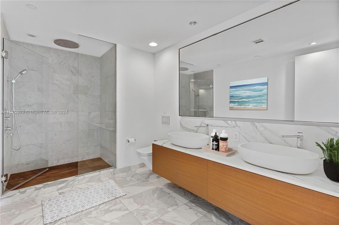 For Sale: $2,345,000 (1 beds, 1 baths, 1267 Square Feet)