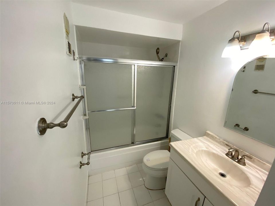 For Rent: $2,400 (2 beds, 2 baths, 1218 Square Feet)