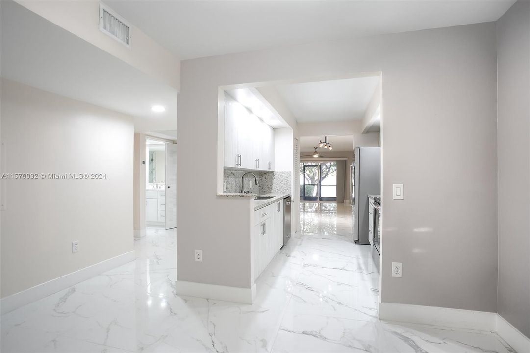Active With Contract: $358,500 (2 beds, 2 baths, 1364 Square Feet)