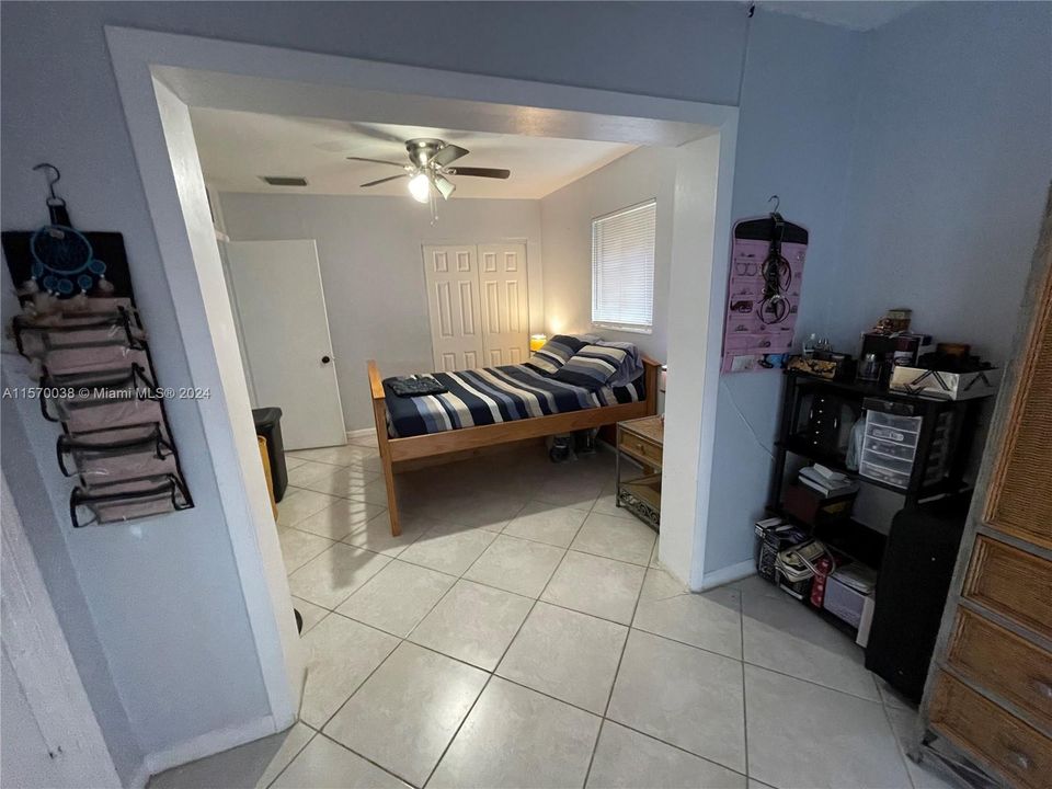 For Sale: $425,000 (2 beds, 2 baths, 960 Square Feet)