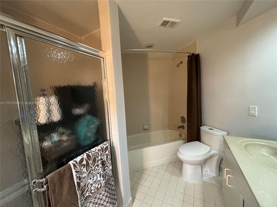 For Sale: $374,500 (2 beds, 2 baths, 1185 Square Feet)